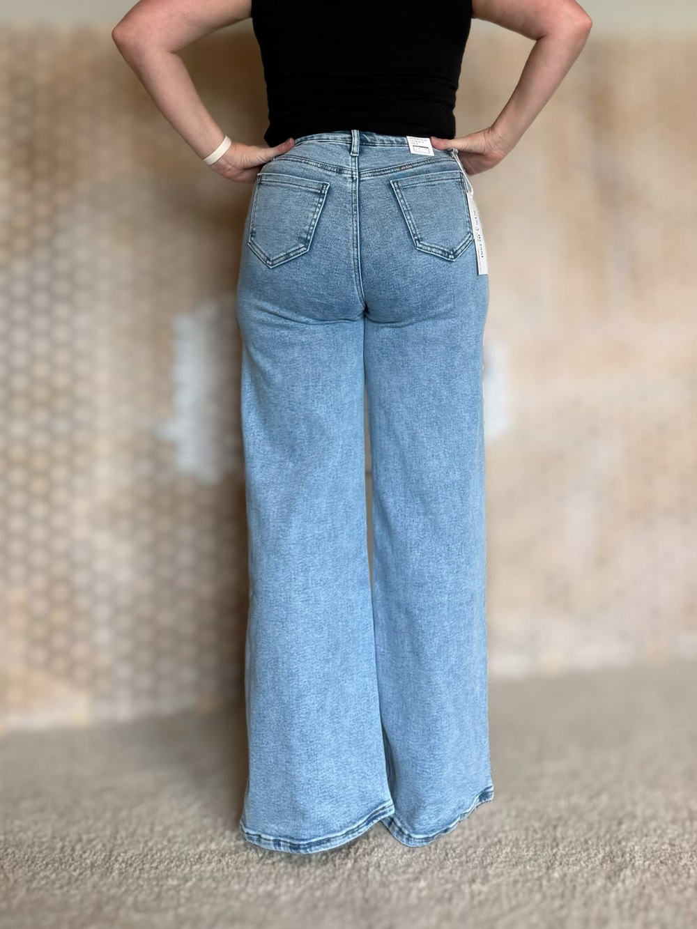 High-Rise Light Blue Wide-Leg Jeans with Side Button Detail - Picture 4 of 16